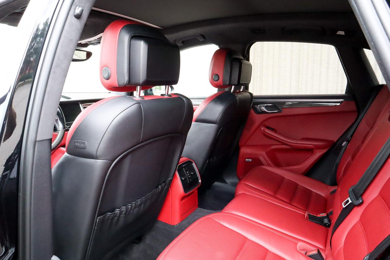 2017 Porsche Macan  Photo