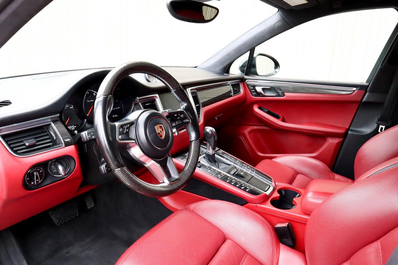 2017 Porsche Macan  Photo