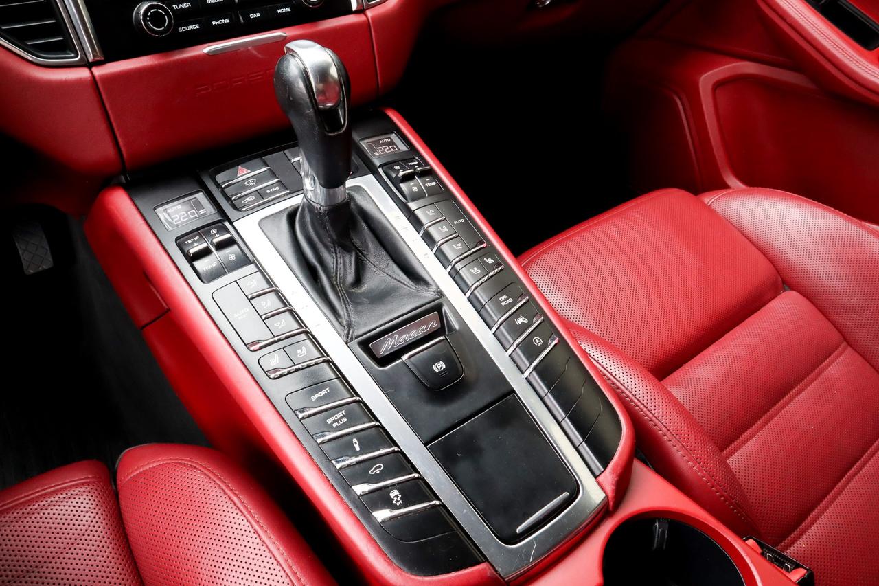 2017 Porsche Macan  Photo
