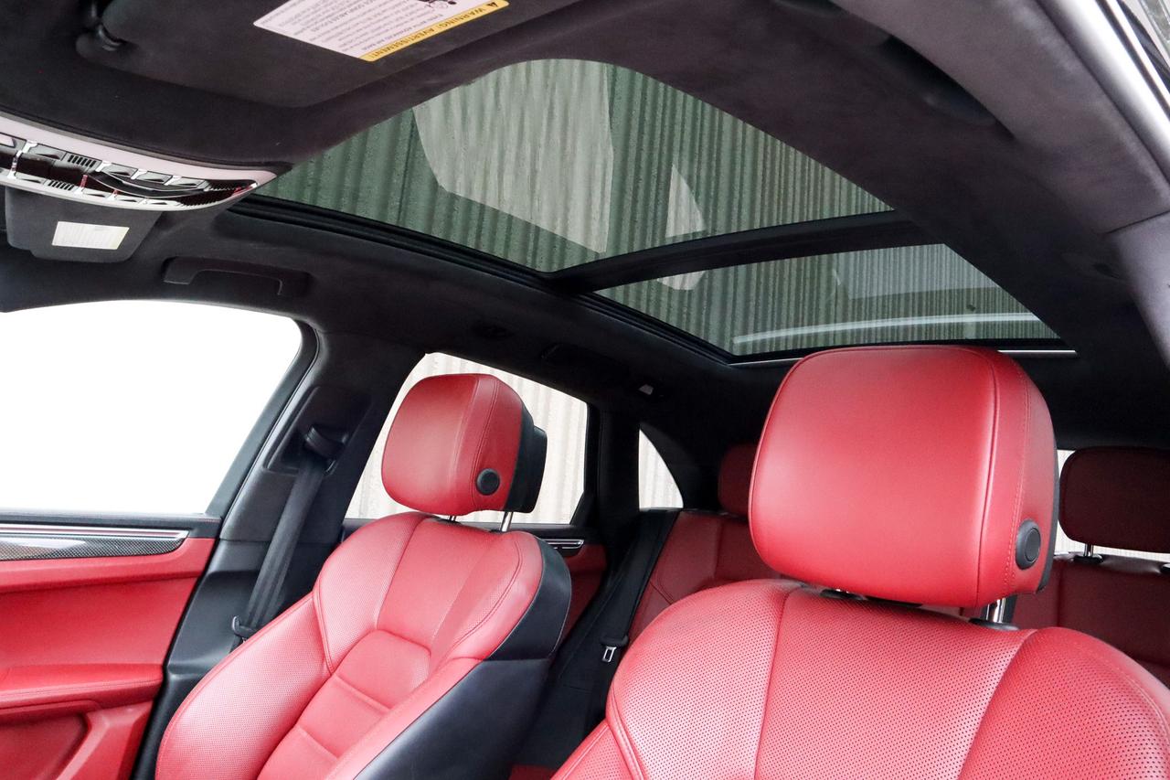2017 Porsche Macan  Photo