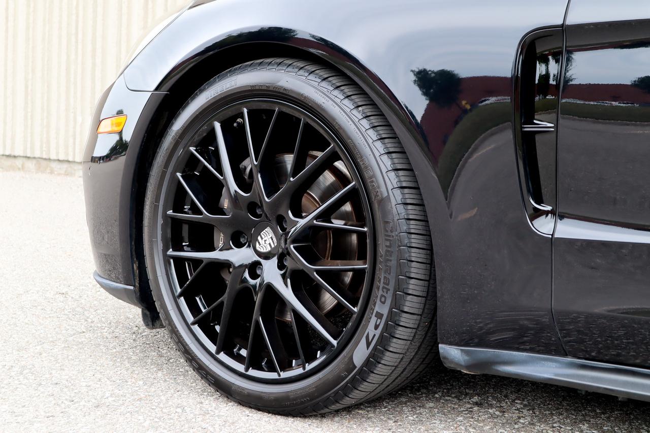 2018 Porsche Panamera  Photo