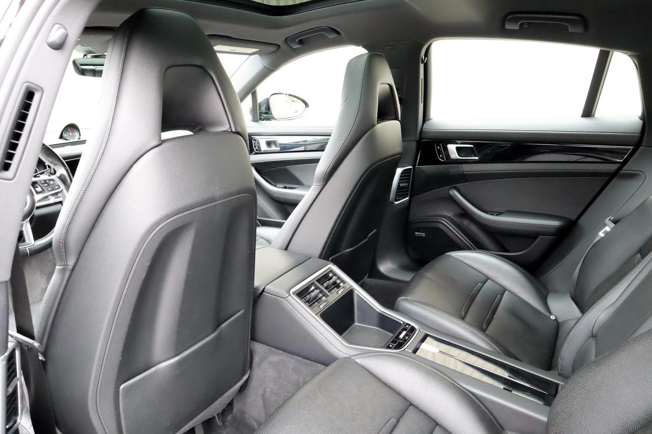 2018 Porsche Panamera  Photo