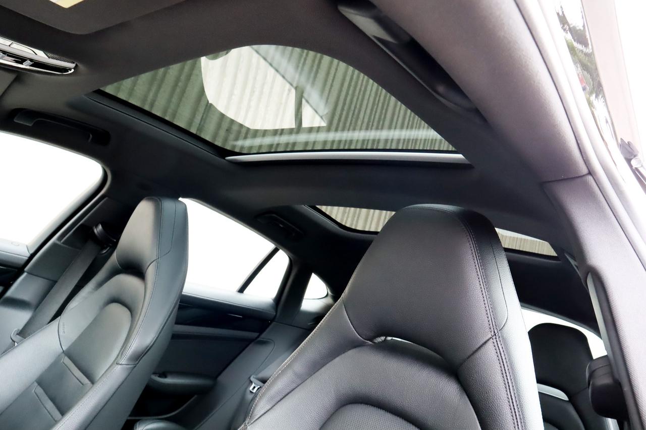 2018 Porsche Panamera  Photo