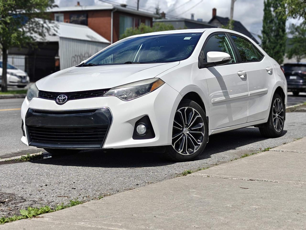 2015 Toyota Corolla S (CVT) 4dr Sedan Photo0