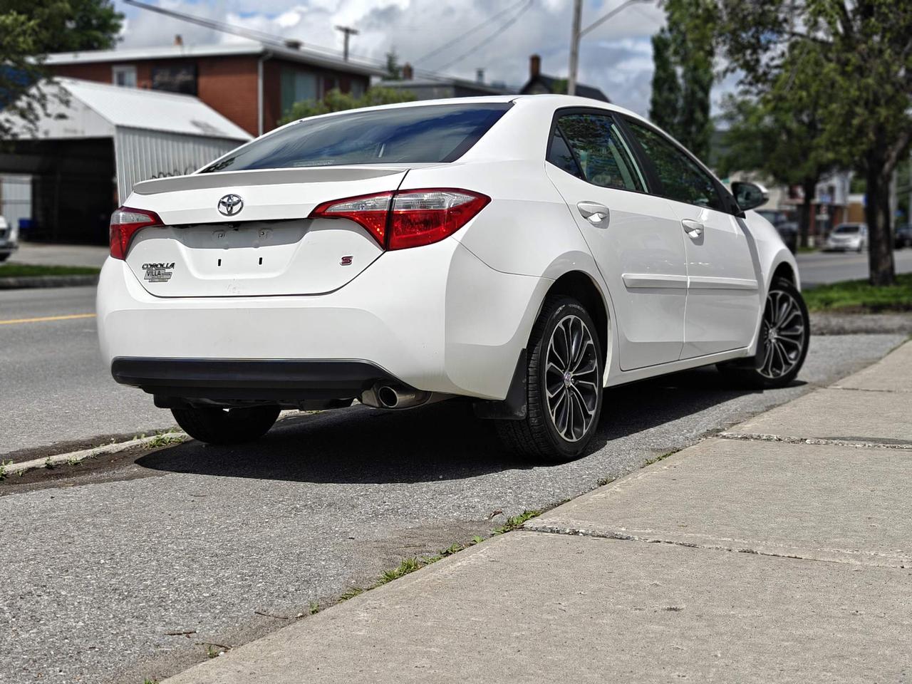 2015 Toyota Corolla S (CVT) 4dr Sedan Photo