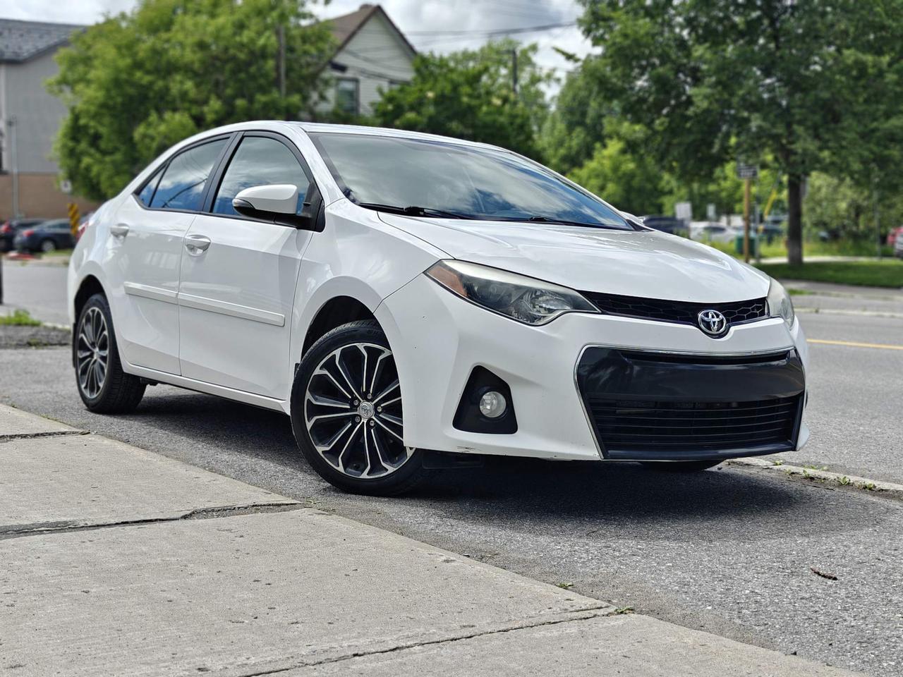2015 Toyota Corolla S (CVT) 4dr Sedan Photo