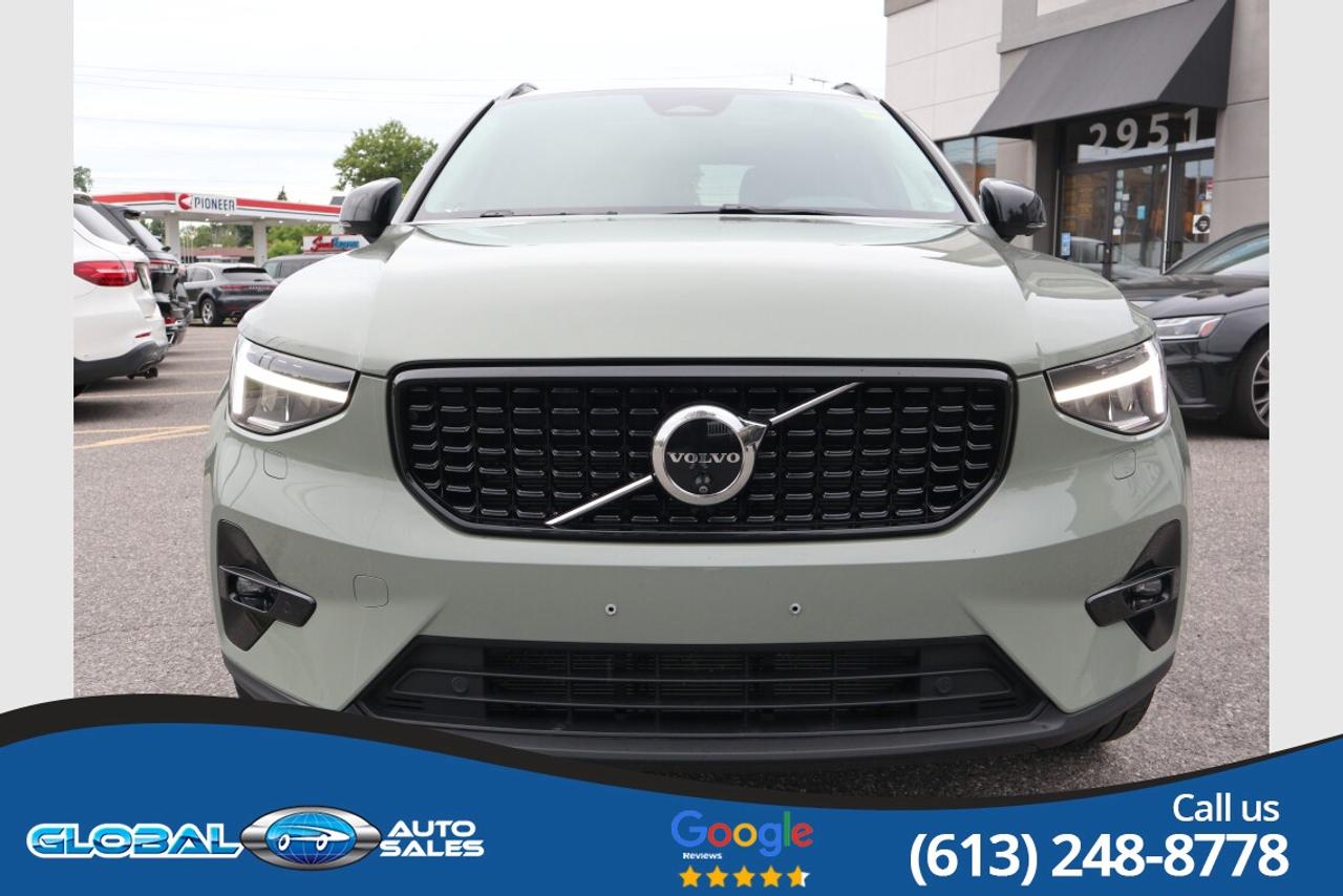 2024 Volvo XC40 DARK THEME B5 AWD Photo