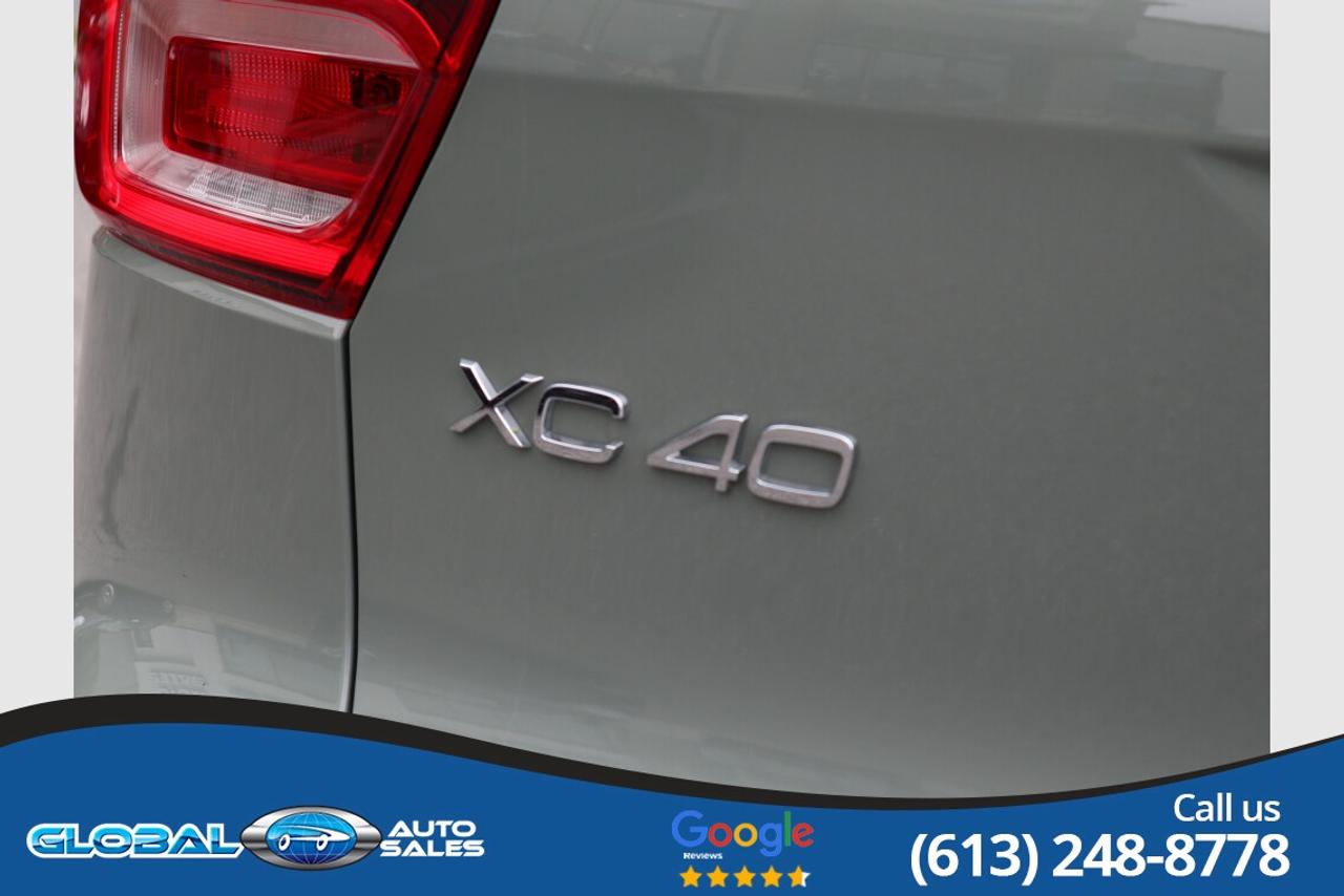 2024 Volvo XC40 DARK THEME B5 AWD Photo