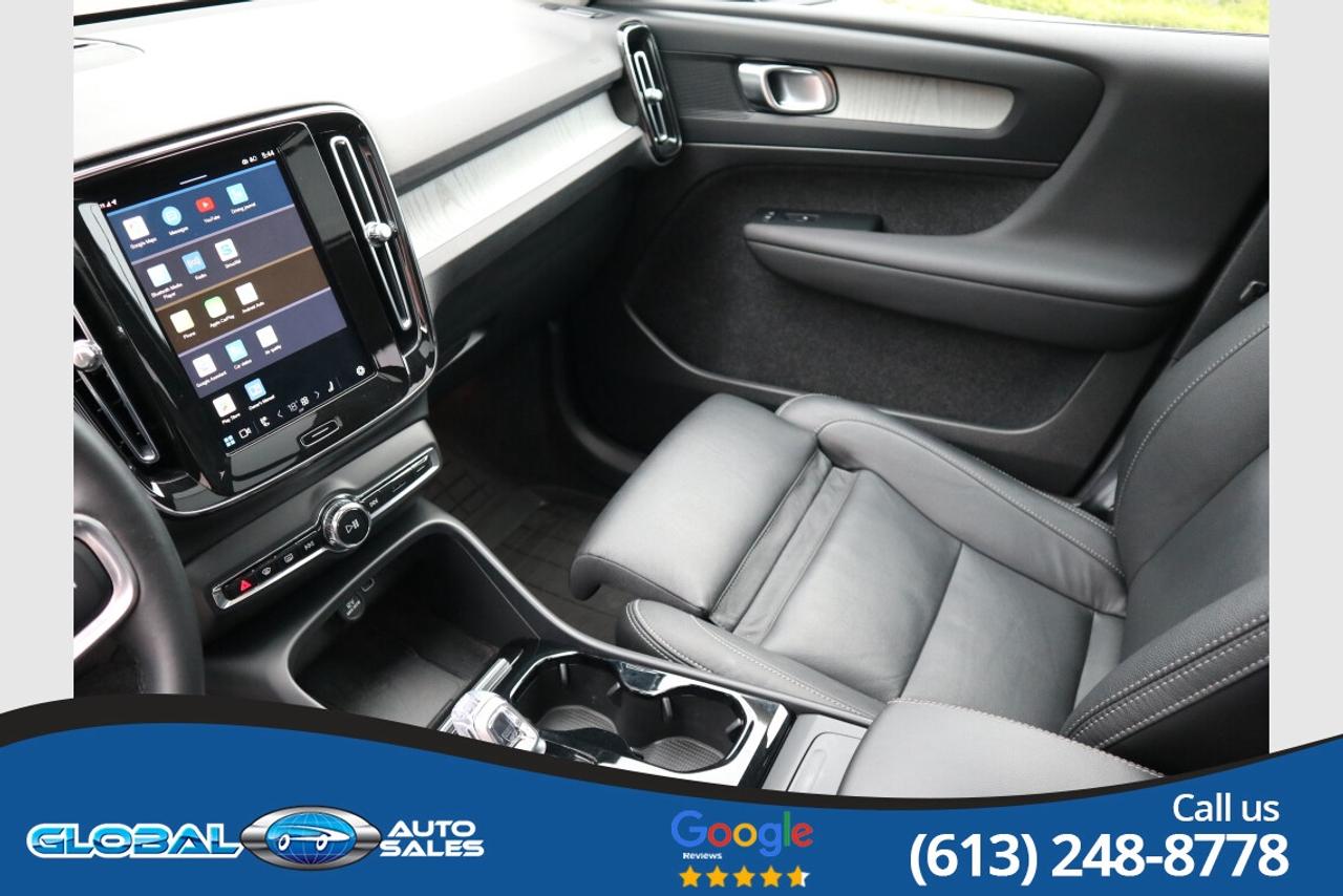 2024 Volvo XC40 DARK THEME B5 AWD Photo