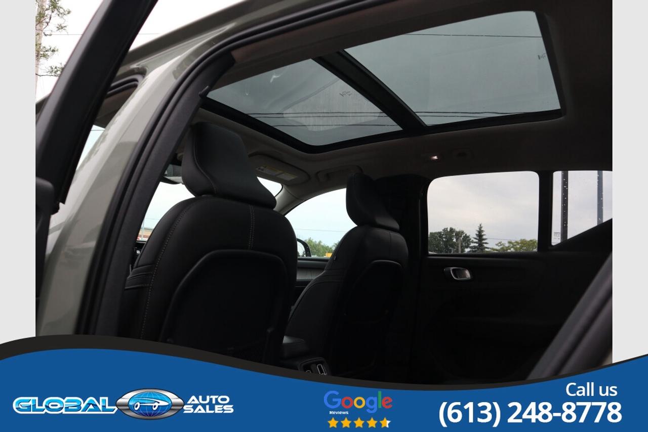 2024 Volvo XC40 DARK THEME B5 AWD Photo