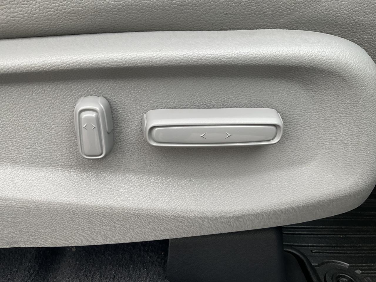 2019 Honda Odyssey Touring - LTHR! NAV! BACK-UP CAM! BSM! 8 PASS! Photo