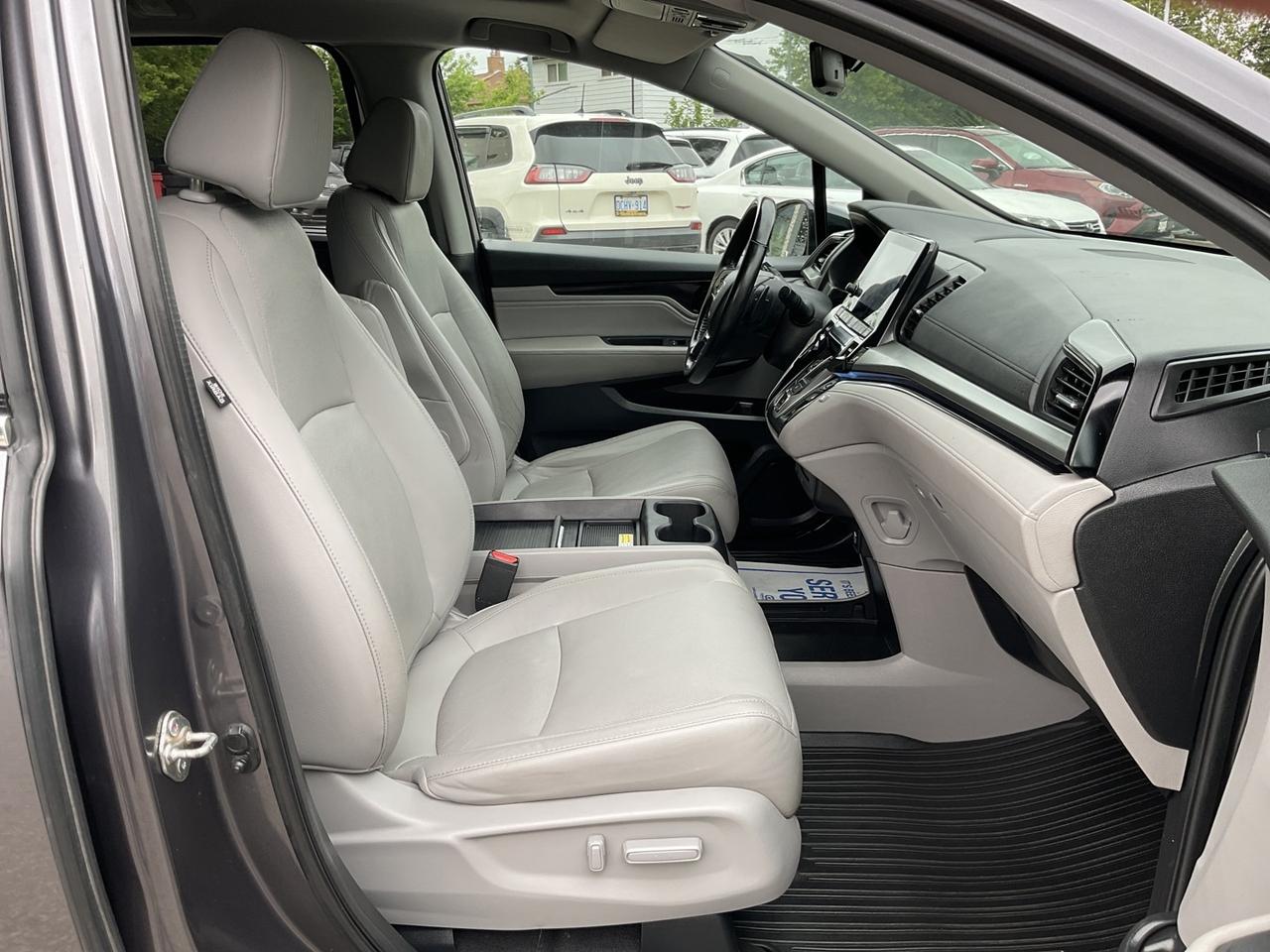 2019 Honda Odyssey Touring - LTHR! NAV! BACK-UP CAM! BSM! 8 PASS! Photo