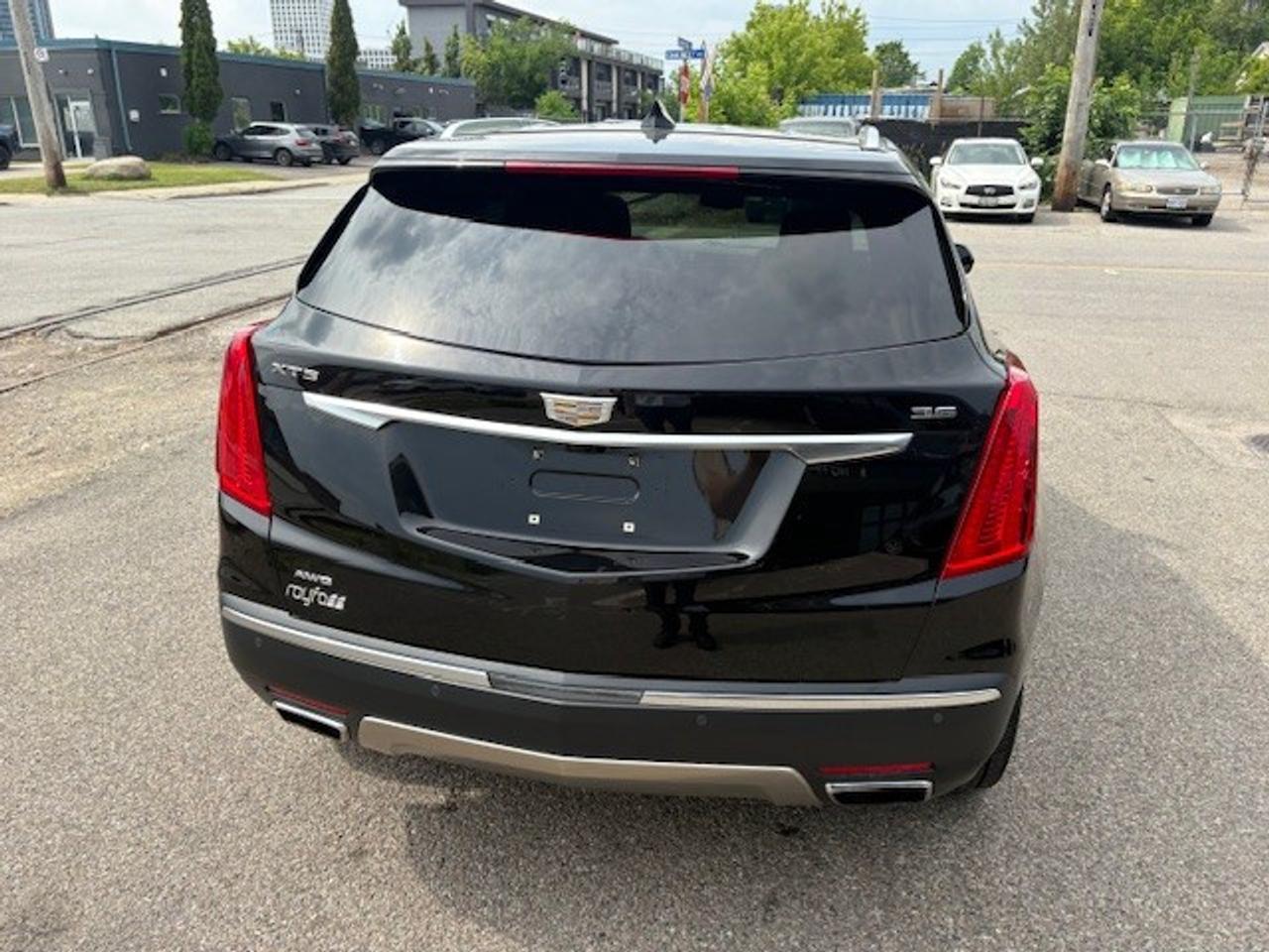 2019 Cadillac XT5 Platinum 4dr All-Wheel Drive Photo3
