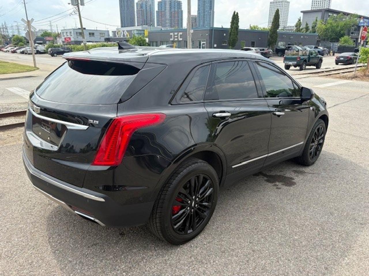 2019 Cadillac XT5 Platinum 4dr All-Wheel Drive Photo4