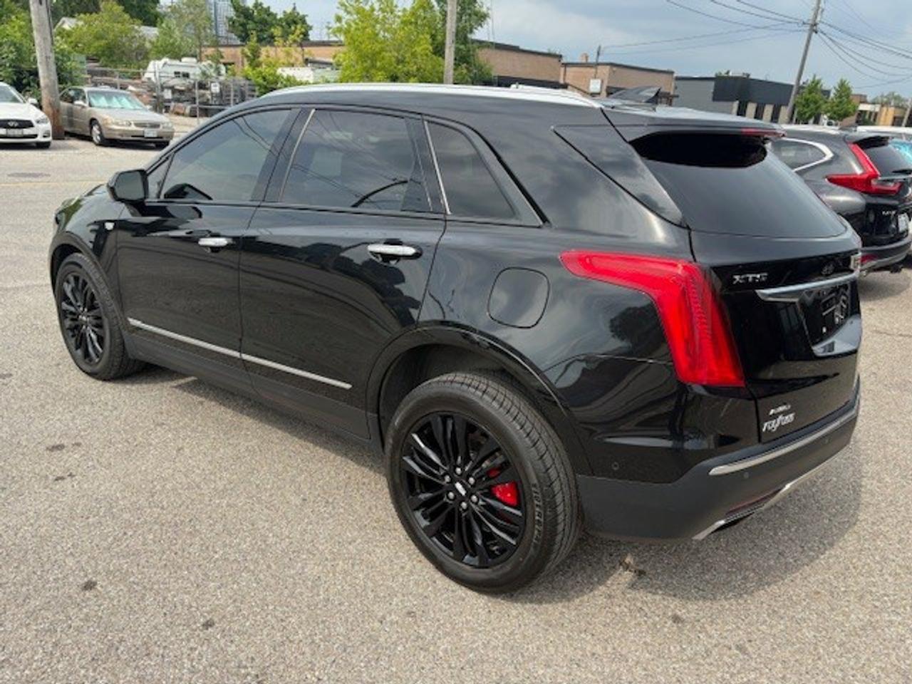 2019 Cadillac XT5 Platinum 4dr All-Wheel Drive Photo2