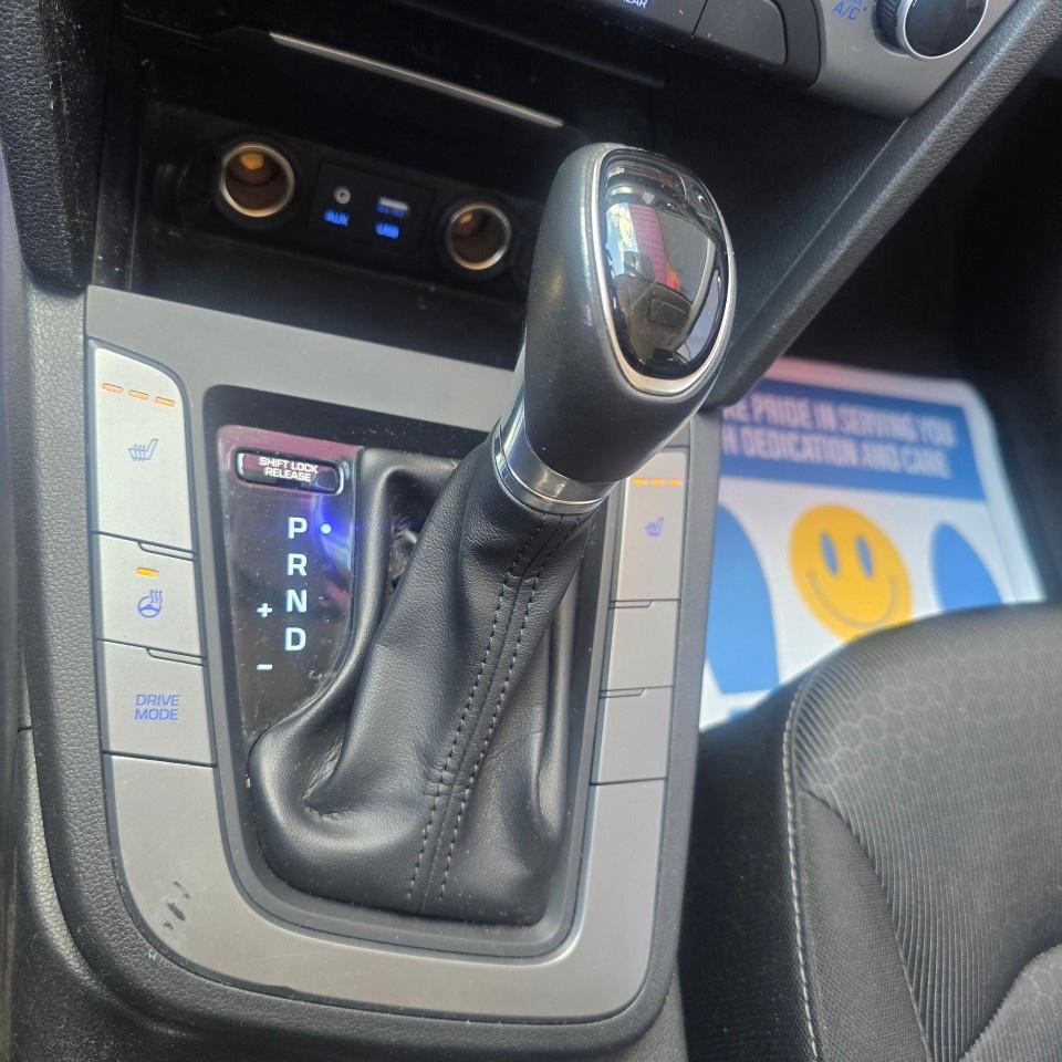 2017 Hyundai Elantra 4DR SDN AUTO GL Photo