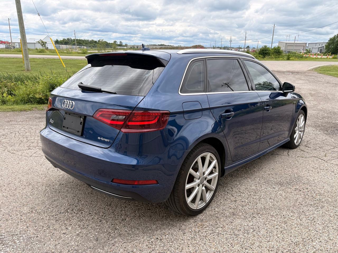 2016 Audi A3 e-tron 4DR Hybrid Plug-in Photo3