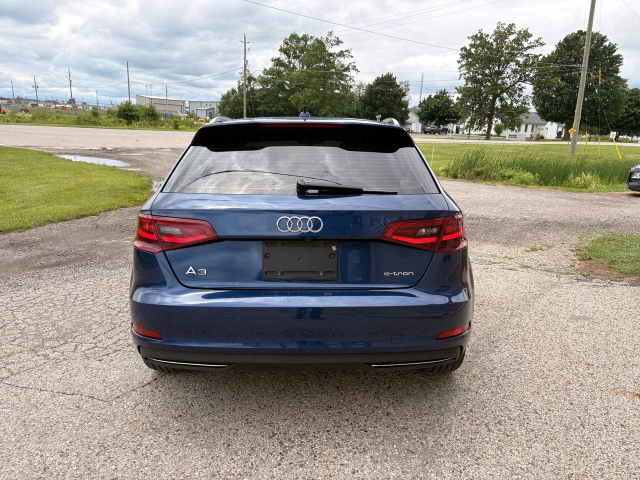 2016 Audi A3 e-tron 4DR Hybrid Plug-in Photo4