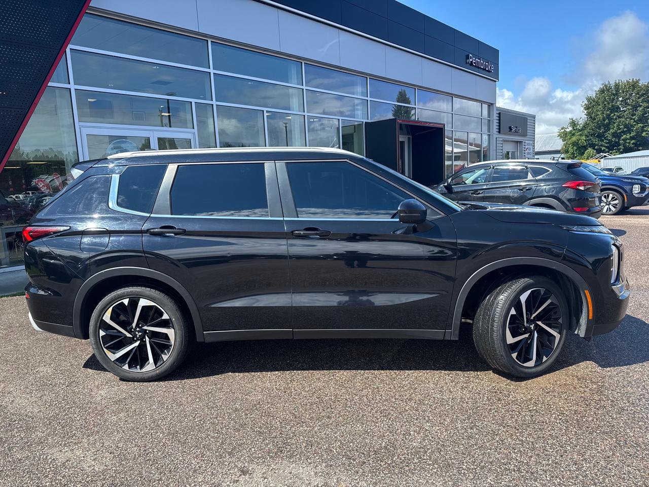 2023 Mitsubishi Outlander LE 4dr S-AWC Photo