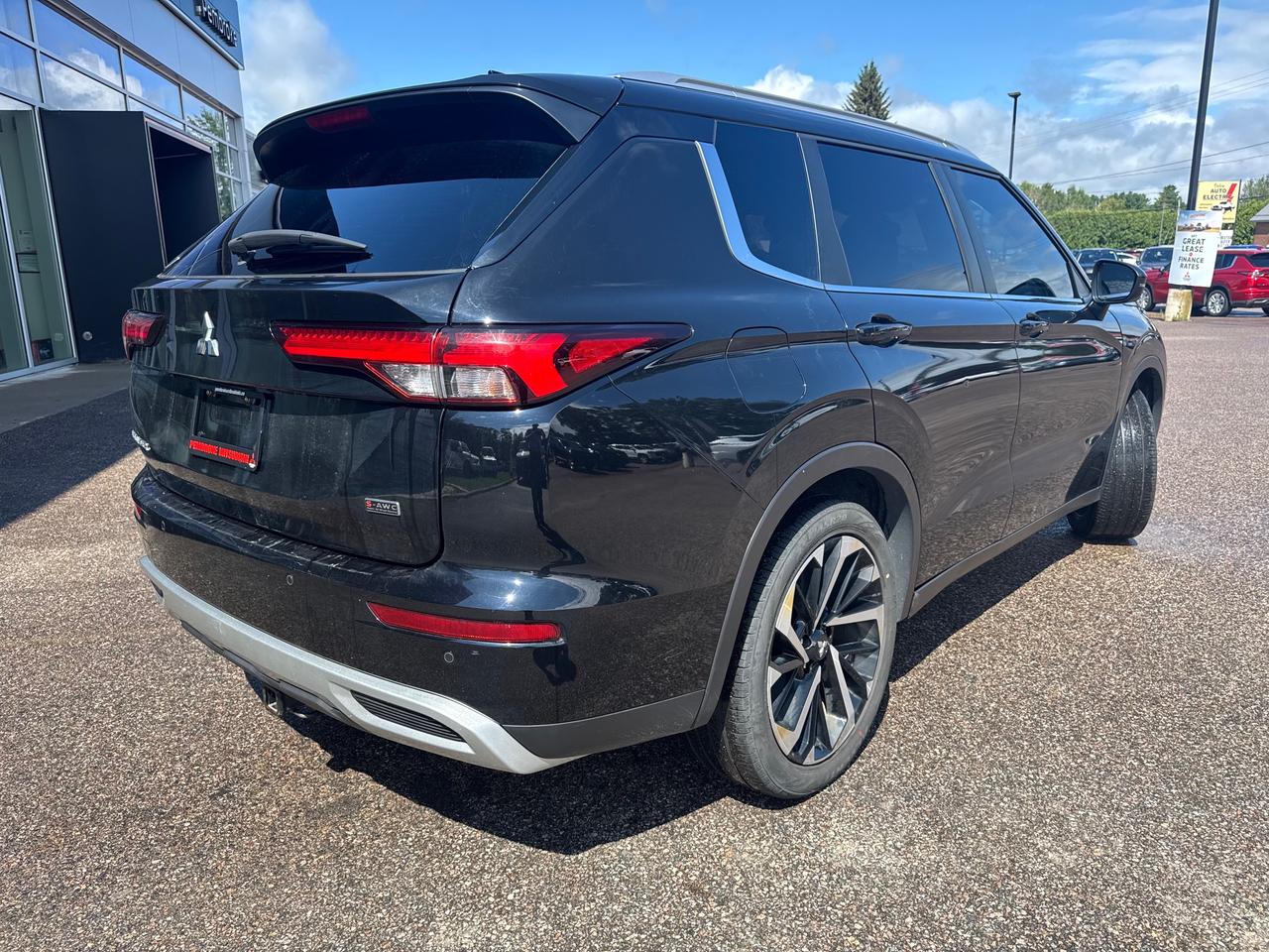 2023 Mitsubishi Outlander LE 4dr S-AWC Photo