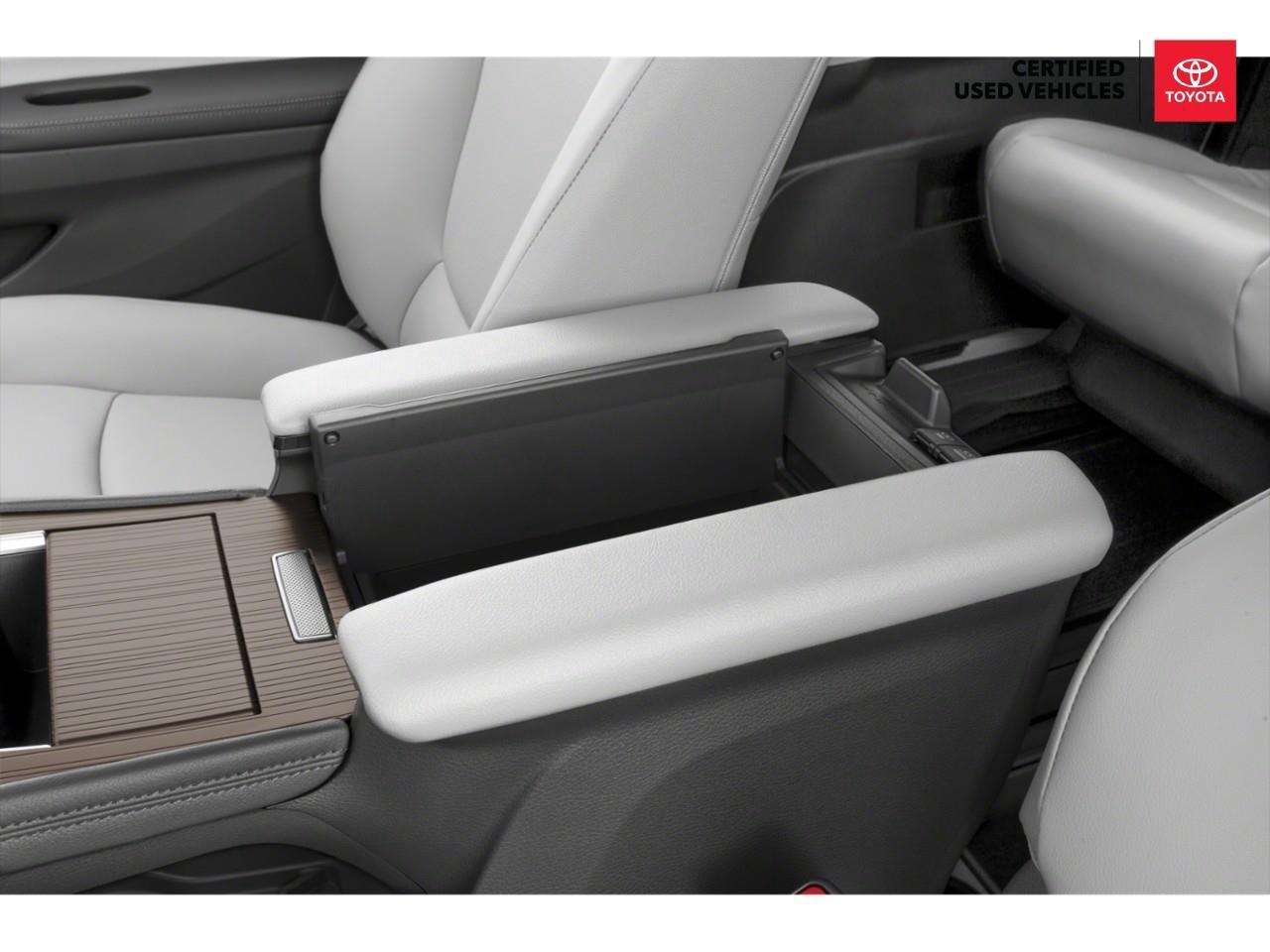 2022 Toyota Sienna XLE 8-Passenger 4dr Front-Wheel Drive Passenger Van Photo