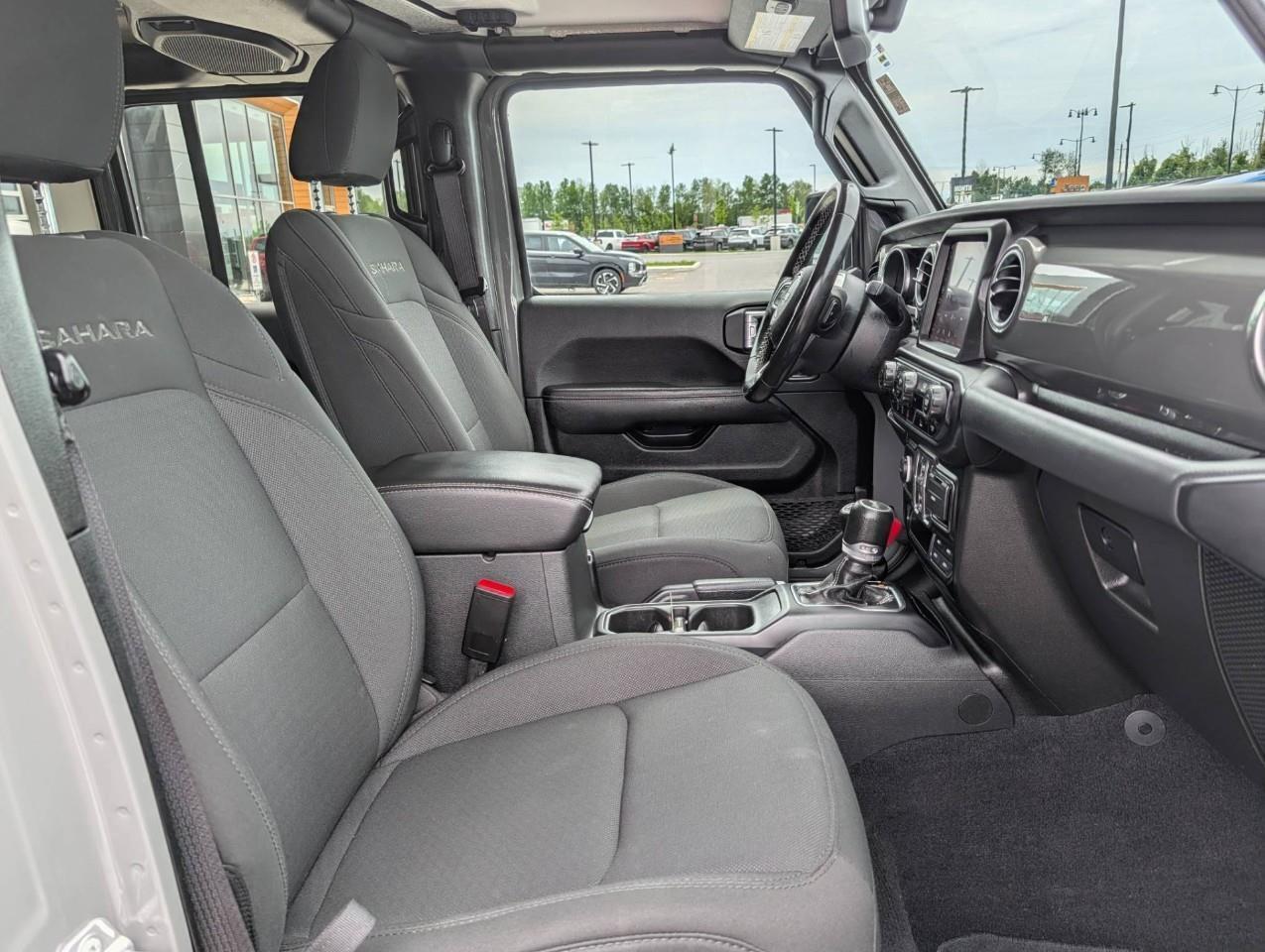 2021 Jeep WRANGLER UNLIMITED Sahara LOW KMS/ NO ACCIDENTS Photo