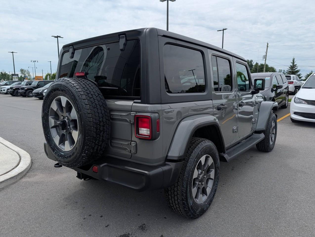 2021 Jeep WRANGLER UNLIMITED Sahara LOW KMS/ NO ACCIDENTS Photo