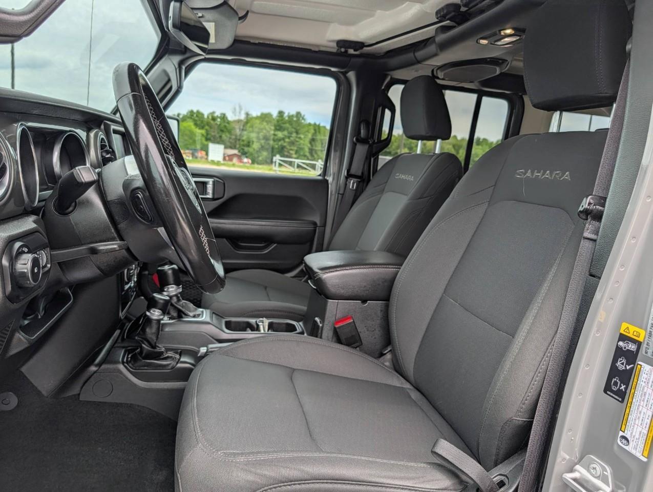 2021 Jeep WRANGLER UNLIMITED Sahara LOW KMS/ NO ACCIDENTS Photo