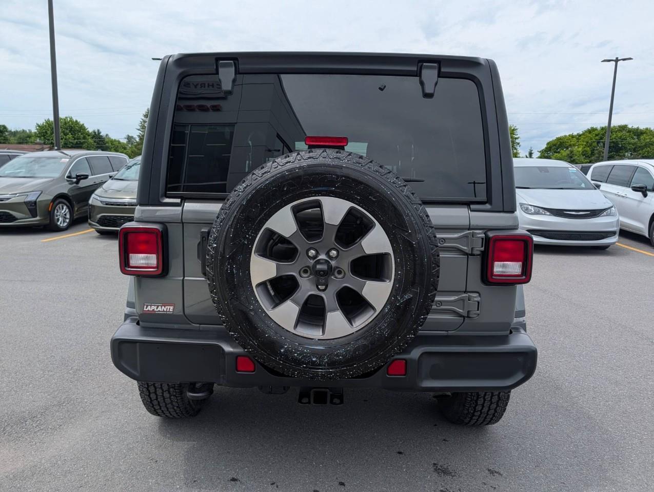 2021 Jeep WRANGLER UNLIMITED Sahara LOW KMS/ NO ACCIDENTS Photo