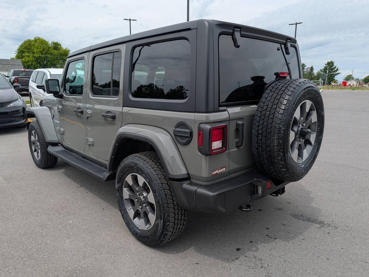 2021 Jeep WRANGLER UNLIMITED Sahara LOW KMS/ NO ACCIDENTS Photo