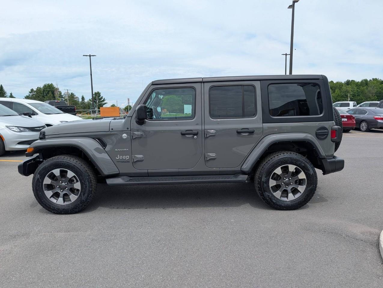 2021 Jeep WRANGLER UNLIMITED Sahara LOW KMS/ NO ACCIDENTS Photo
