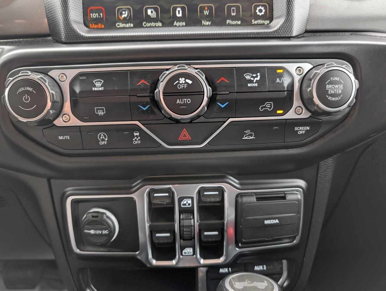 2021 Jeep WRANGLER UNLIMITED Sahara LOW KMS/ NO ACCIDENTS Photo