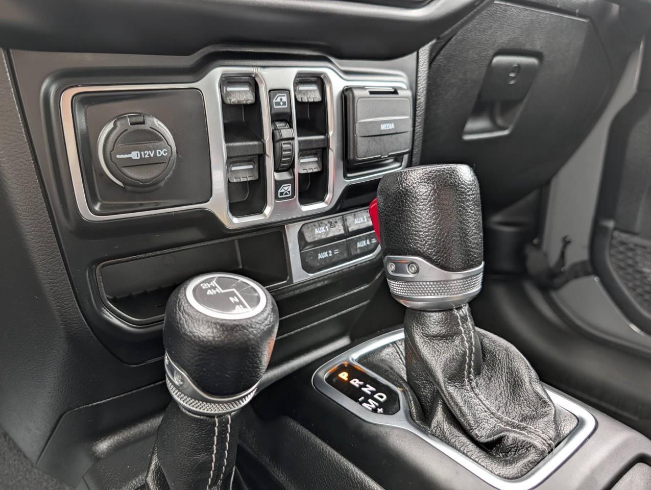 2021 Jeep WRANGLER UNLIMITED Sahara LOW KMS/ NO ACCIDENTS Photo