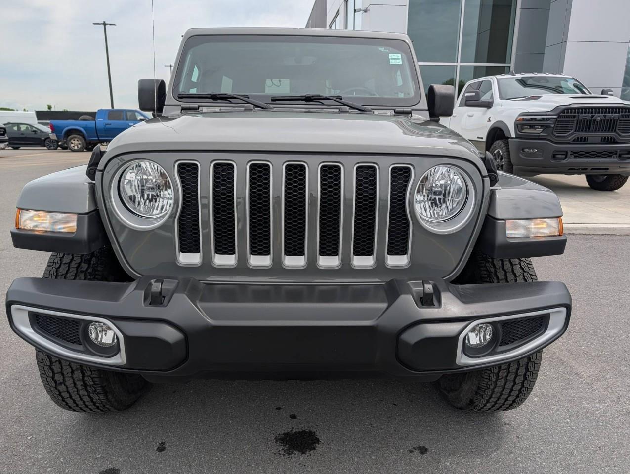 2021 Jeep WRANGLER UNLIMITED Sahara LOW KMS/ NO ACCIDENTS Photo