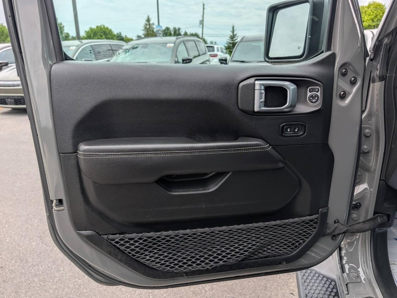 2021 Jeep WRANGLER UNLIMITED Sahara LOW KMS/ NO ACCIDENTS Photo