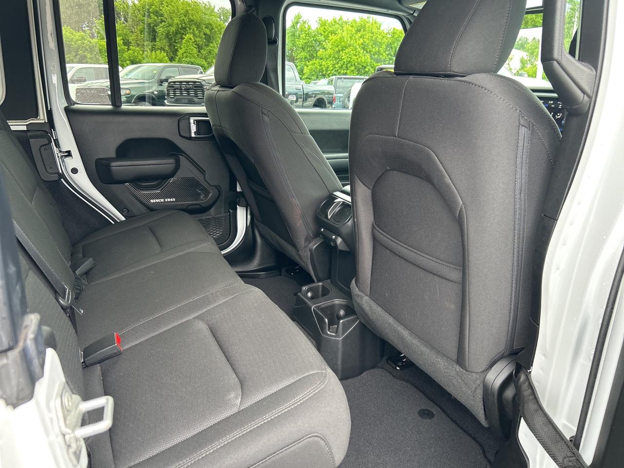 2023 Jeep Wrangler Sport Altitude Photo