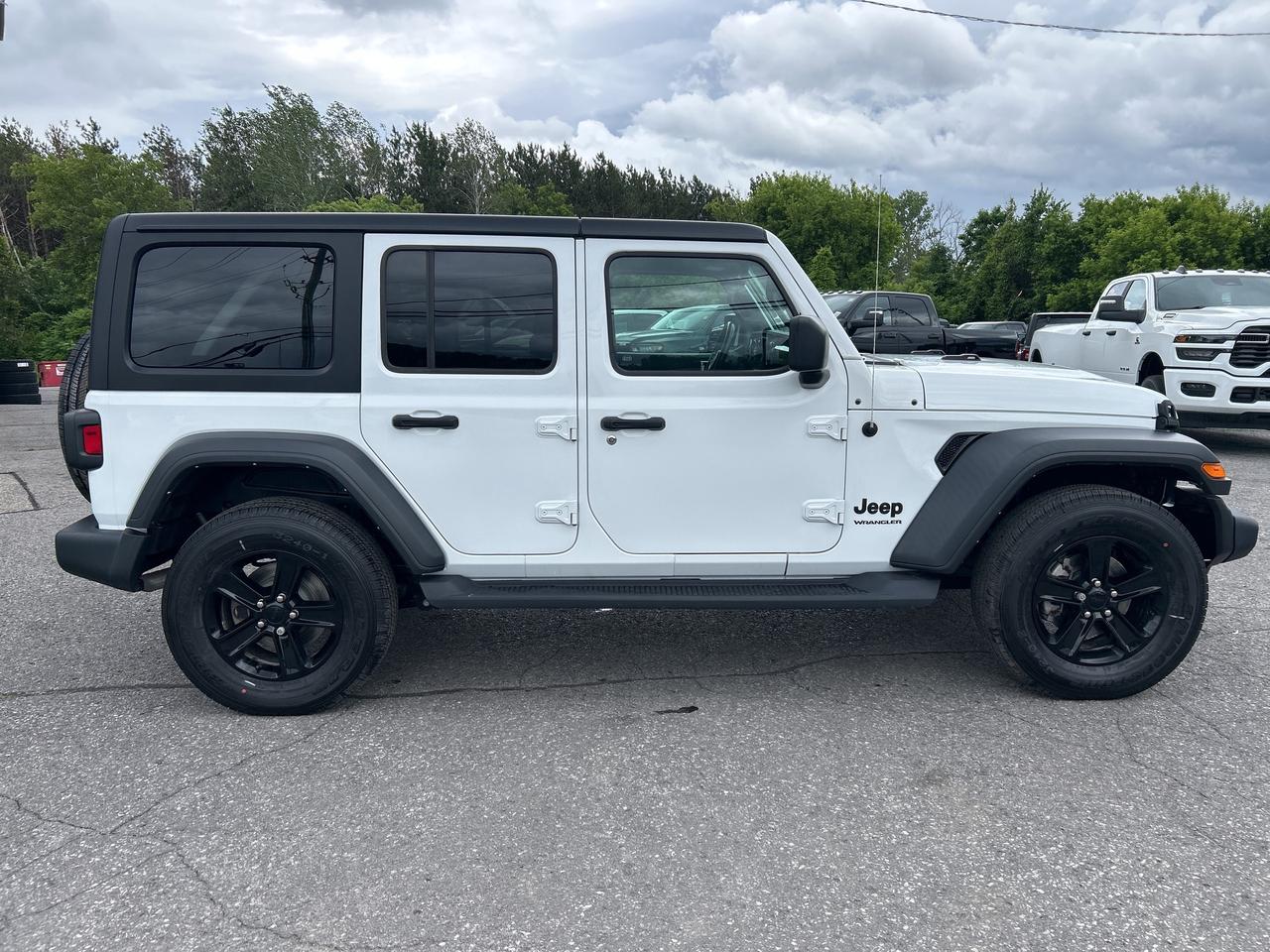 2023 Jeep Wrangler Sport Altitude Photo
