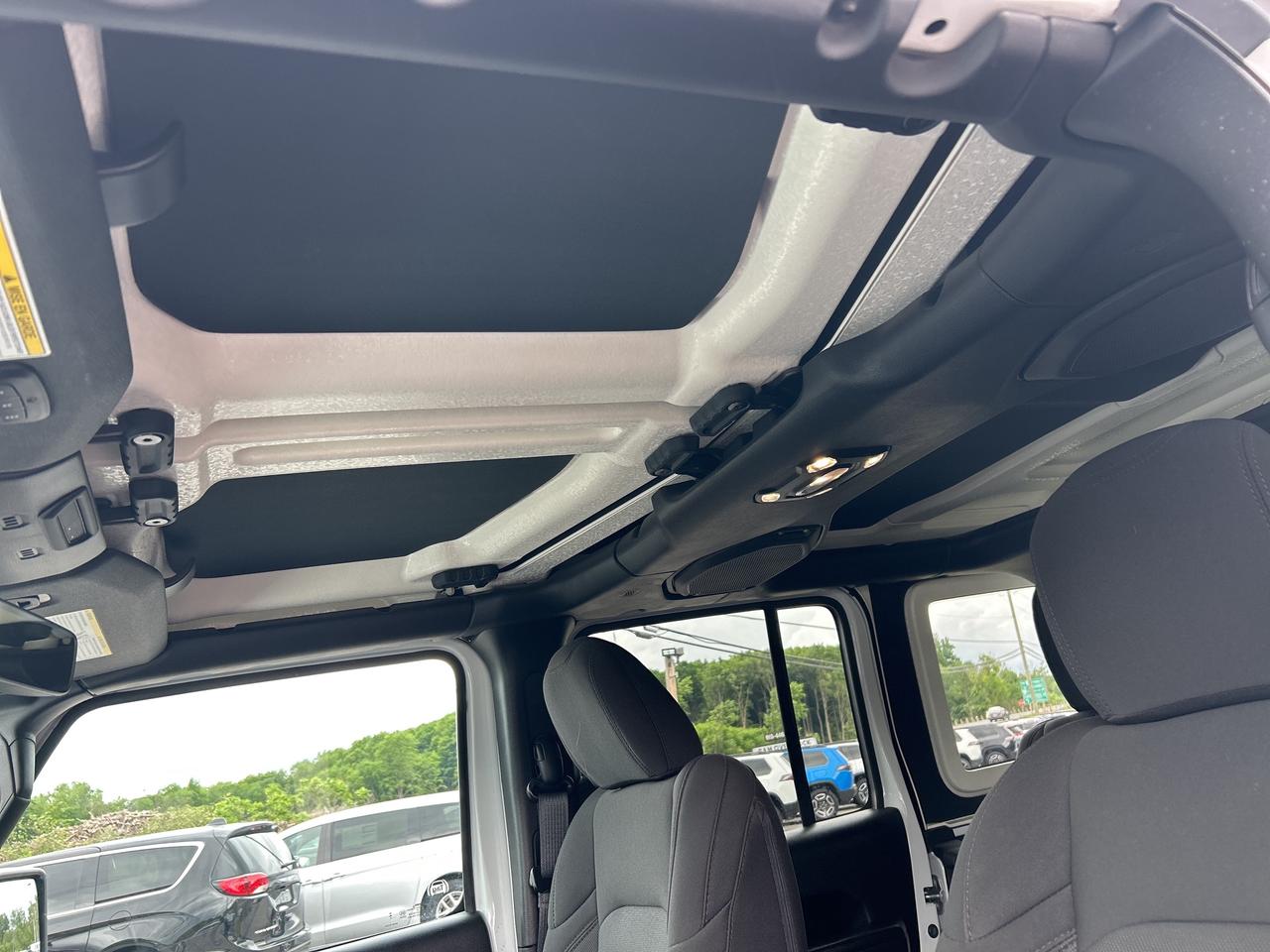 2023 Jeep Wrangler Sport Altitude Photo