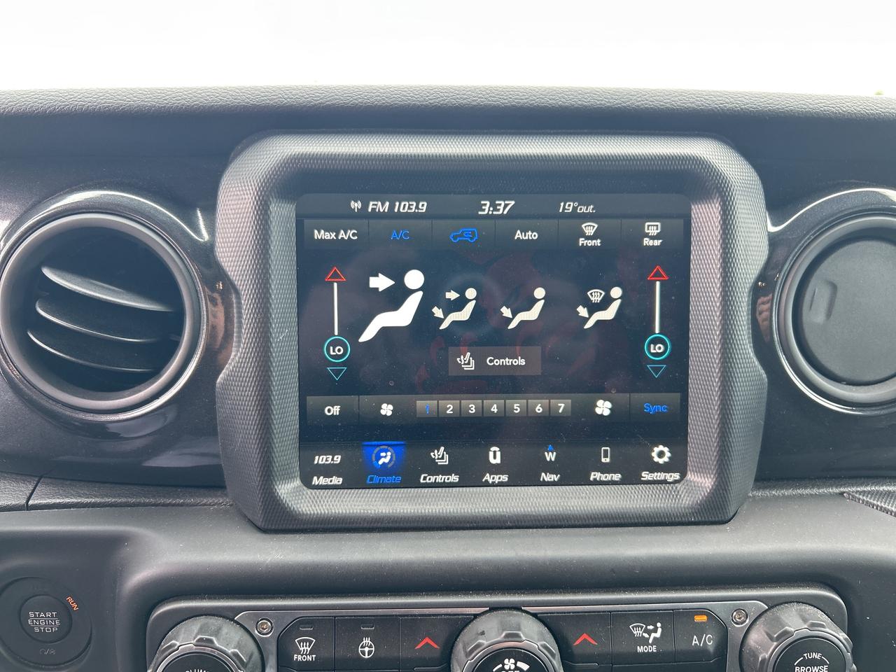 2023 Jeep Wrangler Sport Altitude Photo