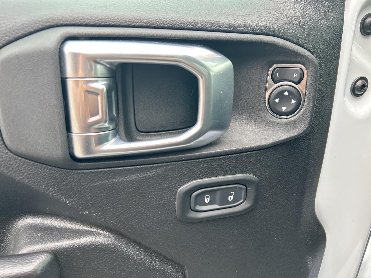 2023 Jeep Wrangler Sport Altitude Photo