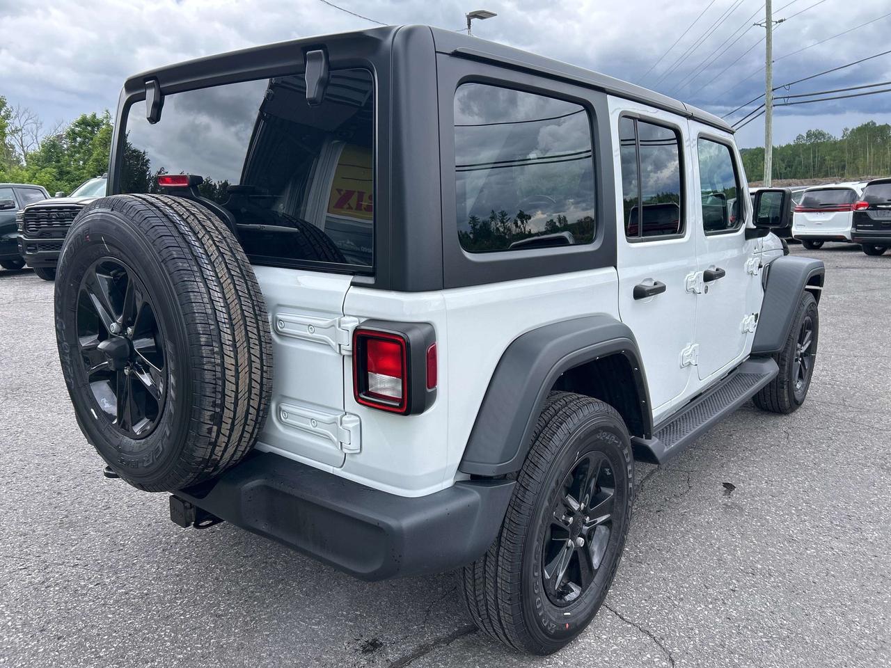 2023 Jeep Wrangler Sport Altitude Photo