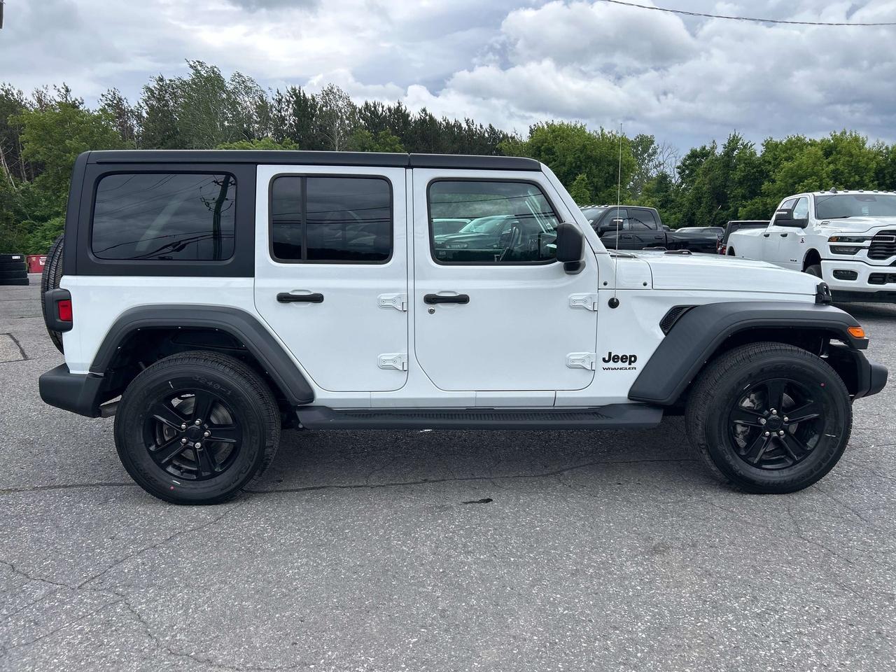 2023 Jeep Wrangler Sport Altitude Photo