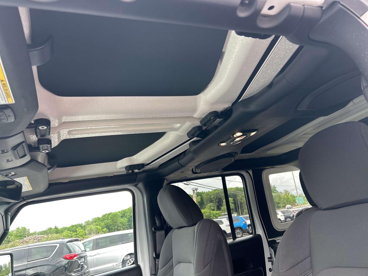 2023 Jeep Wrangler Sport Altitude Photo