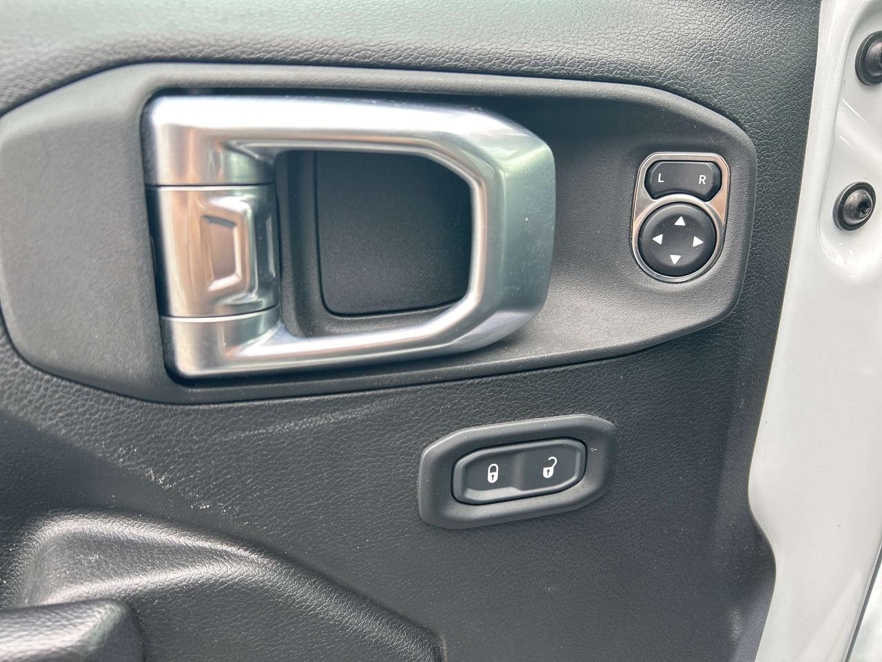 2023 Jeep Wrangler Sport Altitude Photo