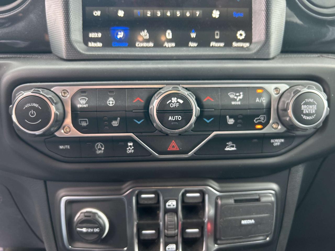 2023 Jeep Wrangler Sport Altitude Photo