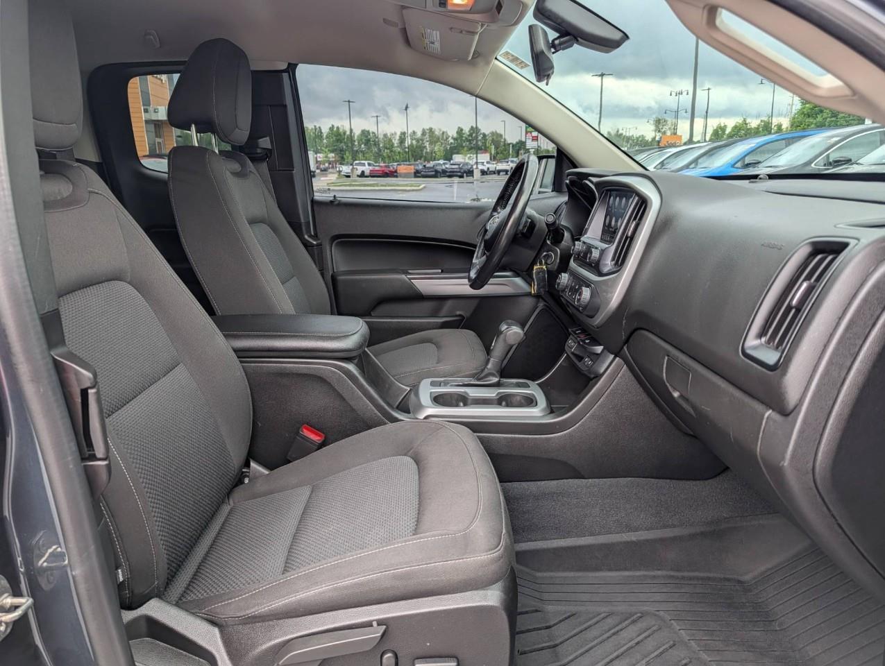 2019 Chevrolet Colorado LT Includes used winter tires on rims Photo
