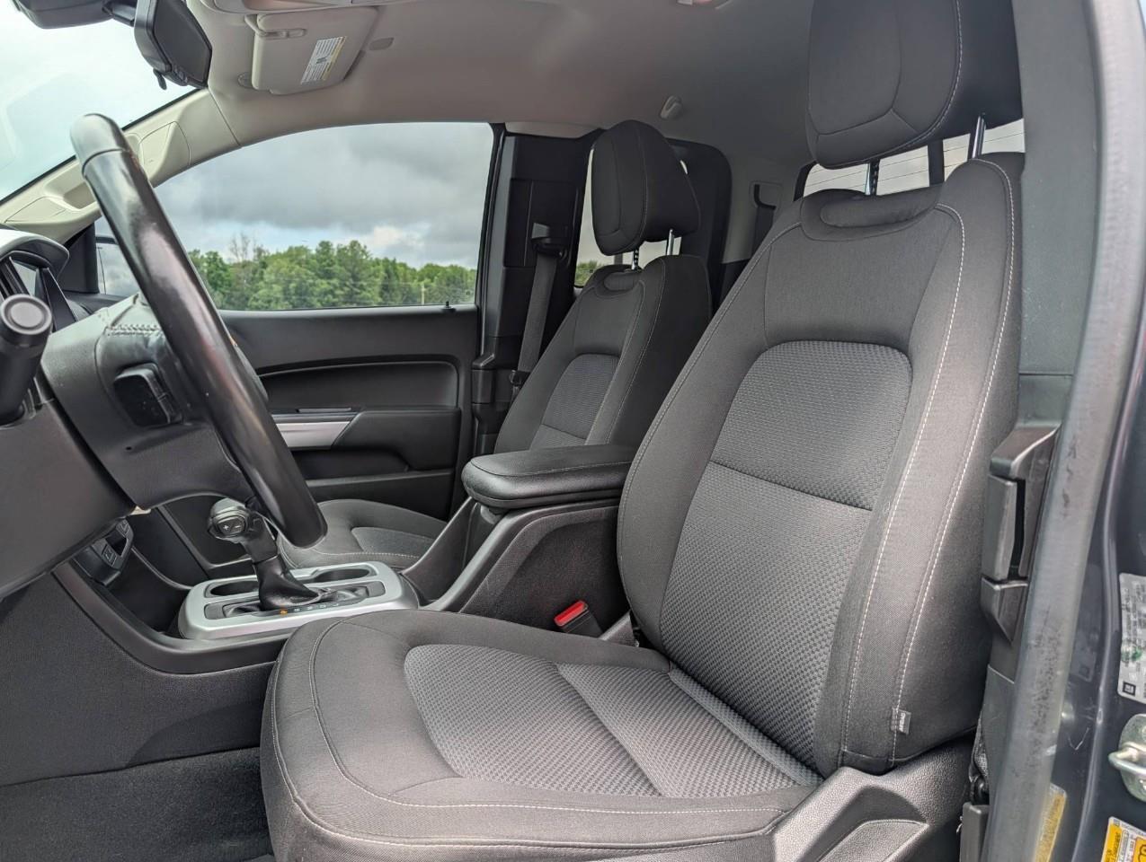 2019 Chevrolet Colorado LT Includes used winter tires on rims Photo