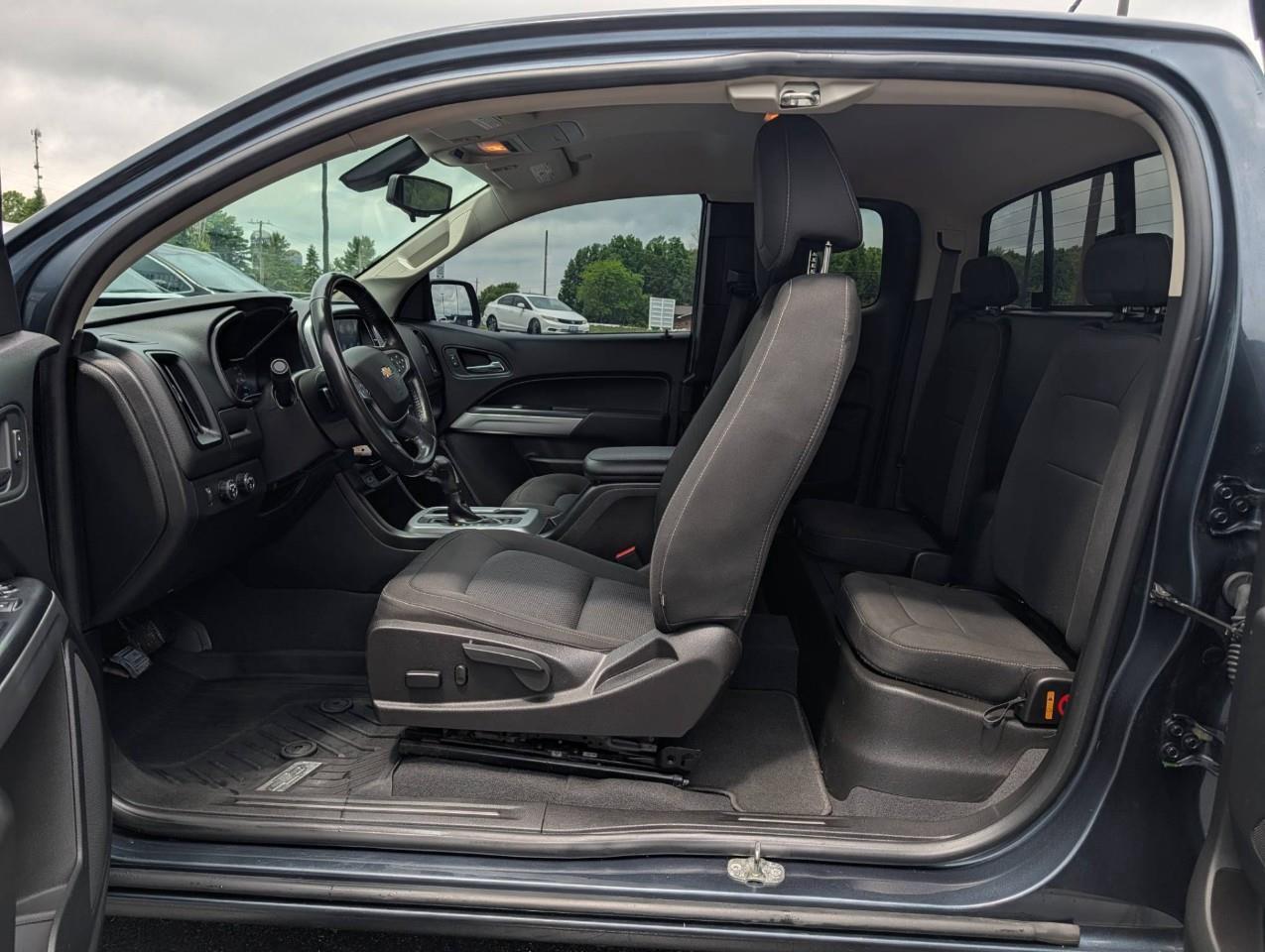 2019 Chevrolet Colorado LT Includes used winter tires on rims Photo