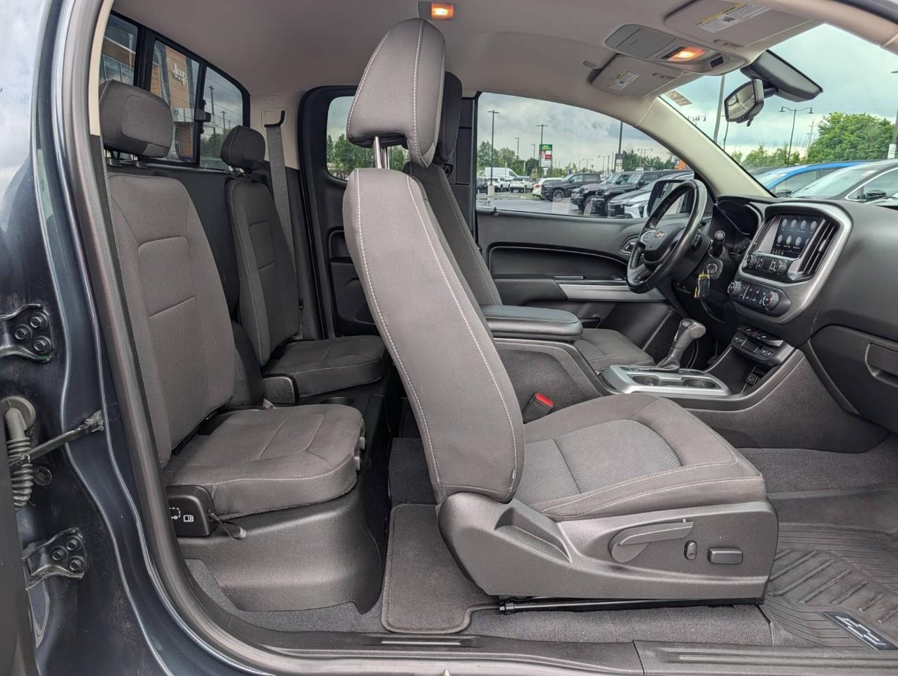 2019 Chevrolet Colorado LT Includes used winter tires on rims Photo