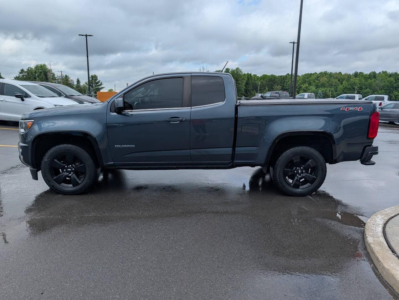 2019 Chevrolet Colorado LT Includes used winter tires on rims Photo